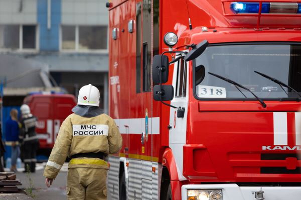 МЧС: в Москве на Ленинском проспекте загорелся Дворец культуры МИСиС