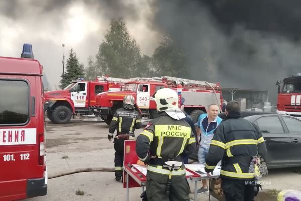 «Ростов главный»: пожар произошел на крупном складе на улице Орской