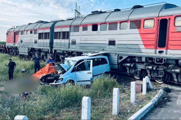 МЧС: в районе села Новобогдановка в Запорожье столкнулись поезд и маршрутка