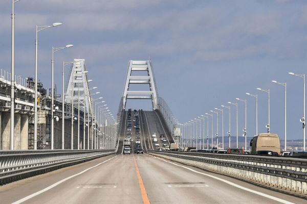 Движение по Крымскому мосту временно перекрыто